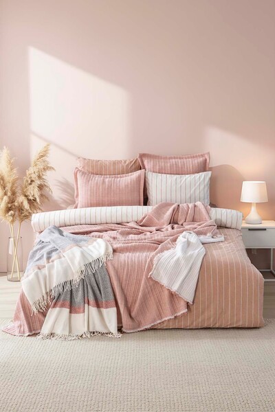 Rivaİstanbul Efekt Pudra Çift Kişilik Nevresimli Yatak Örtüsü - 8 Parça Çeyiz Seti