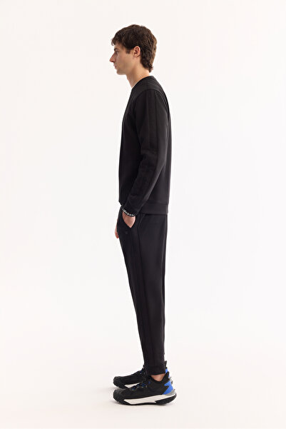 Avva Ανδρικό μαύρο λάστιχο μέσης με πλαϊνές τσέπες Injection με τύπωμα Interlock Regular fit Jogger A52Y3402