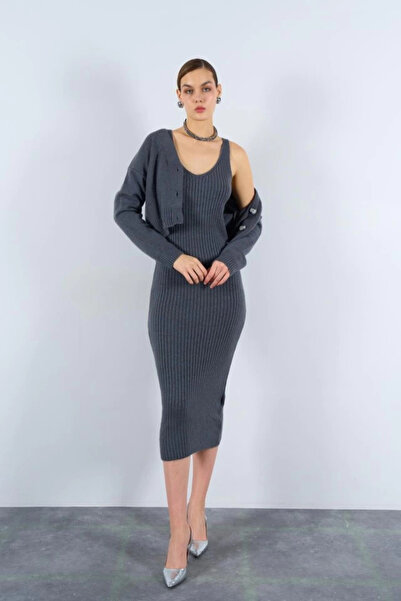 Butik Комплект от кадифена рокля и жилетка - Опушен