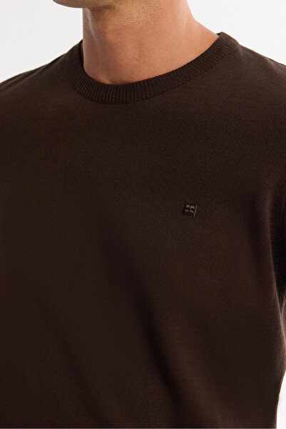 Avva Ανδρικό πουλόβερ με λαιμόκοψη καφέ πουλόβερ με κανονική εφαρμογή E005000