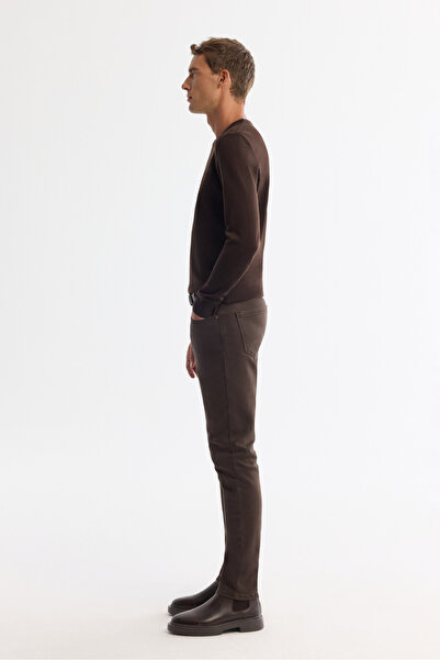 Avva Ανδρικό πουλόβερ με λαιμόκοψη καφέ πουλόβερ με κανονική εφαρμογή E005000