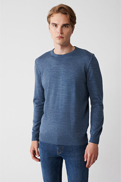 Avva Pánský indigový pletený svetr s nežmolkujícím výstřihem E 005000