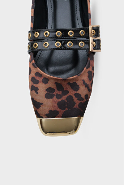 Capone Outfitters Erinn Metal Blunt Toe Stone Ballerinas