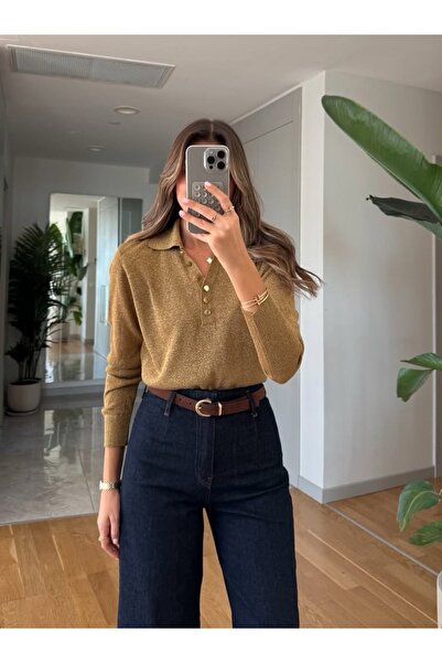 FEMMESTUDIO Γυναικεία πλεκτή μπλούζα με λαιμόκοψη πόλο με χρυσά κουμπιά