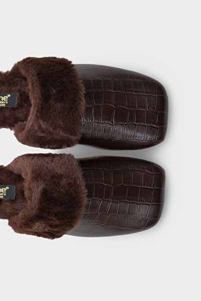 Capone Outfitters Elyse Women's Closed Gondola Furry Slippers