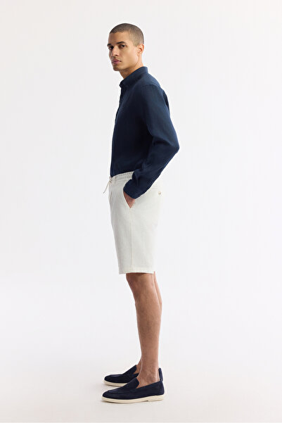 Avva Ανδρικό σορτς σε ανοιχτό λευκό χρώμα με ελαστική μέση από λινό μείγμα Relaxed Fit B003731