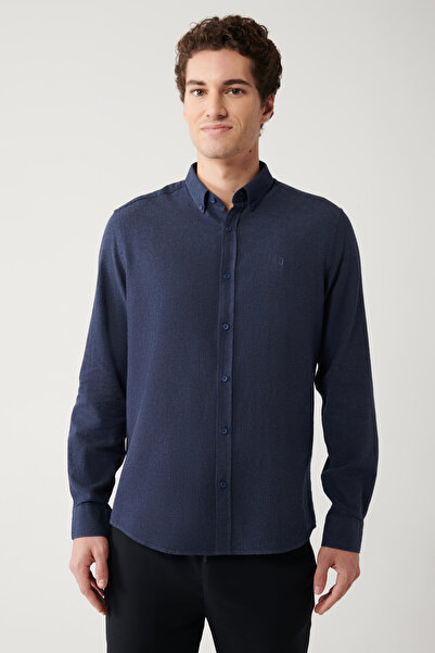 Avva Чоловіча сорочка синього кольору з ґудзиками на комірі, 100% бавовна, прямий крій B002033
