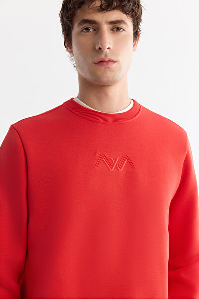 Avva Ανδρικό φούτερ με κόκκινο λαιμόκοψη από βαμβακερό ύφασμα με στάμπα κανονικής εφαρμογής B001033