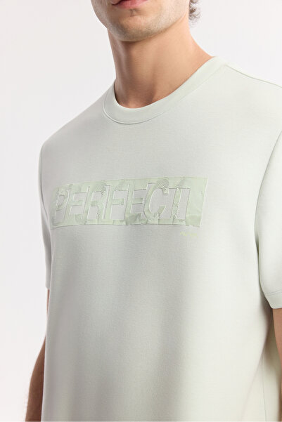 Avva Ανδρικό μπλουζάκι με στάμπα με λαιμόκοψη σε νεροπράσινο χρώμα, διπλό ελαστικό, κανονική εφαρμογή A51Y1044