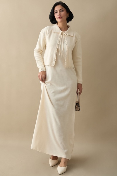 InStyle طقم تريكو باللون البيج مع بوليرو لؤلؤي