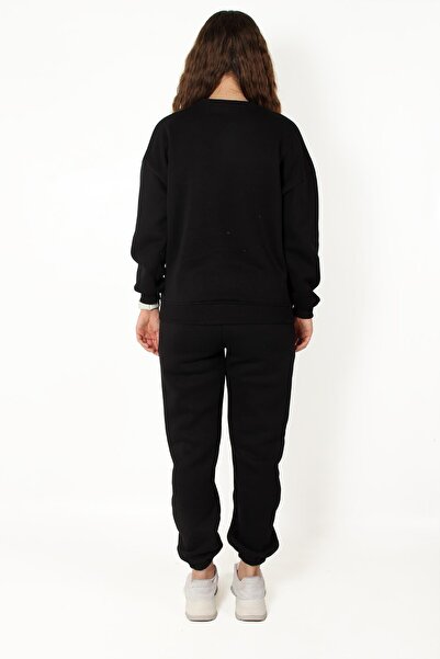 Mckanzie 2611 Embroidered Three Thread Set