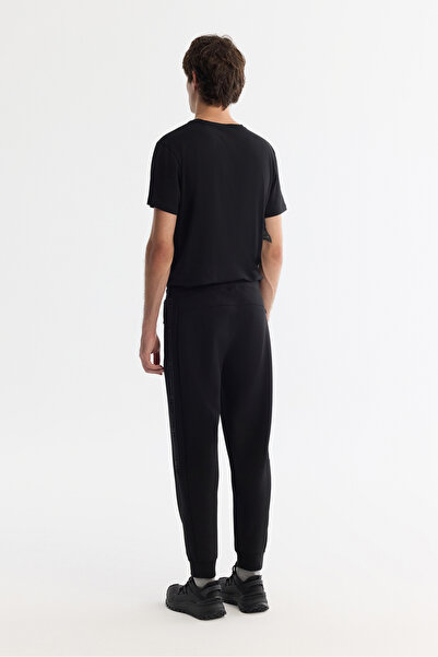 Avva Ανδρικό μαύρο ελαστικό παντελόνι με κορδόνια με ελαστική μέση και κορδόνια σε κανονική εφαρμογή A42Y3418