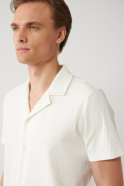 Avva Мъжка риза с къс ръкав, редовна кройка, якичка Apaj, цвят екрю, жакард A41Y2215