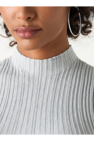 2Xtremz Ribbed Sleeveless Sweater with High Neck