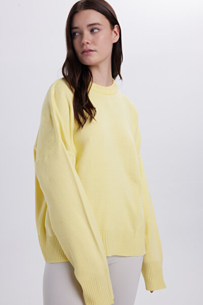 Tudors Women's Oversized Wide Cut Crew Neck Yellow Sweater