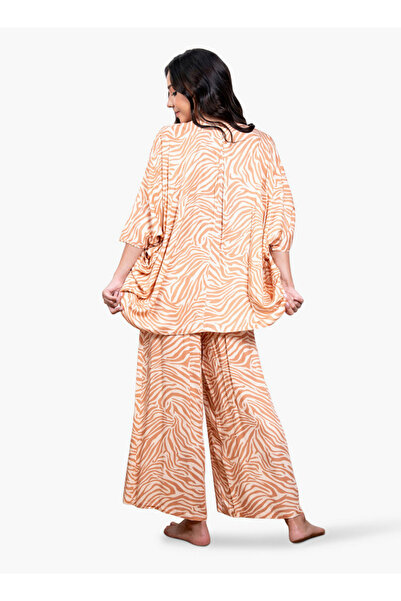 Aadaraya Aadaraya All-Over Print Pyjama Set