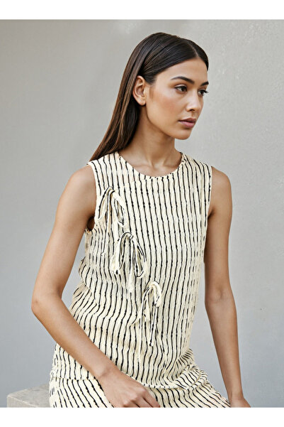 2Xtremz Textured Sleeveless Top