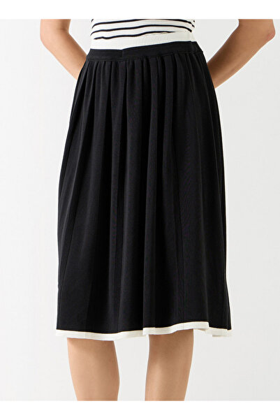 2Xtremz تنورة ذات خط A بطول الركبة