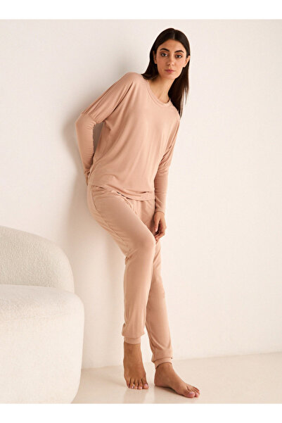 Aadaraya طقم تي شيرت بأكمام طويلة وكتف منسدل وبنطال رياضي مطاطي