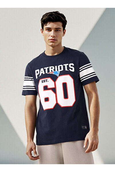 FAV تي شيرت برقبة دائرية وطبعة NFL