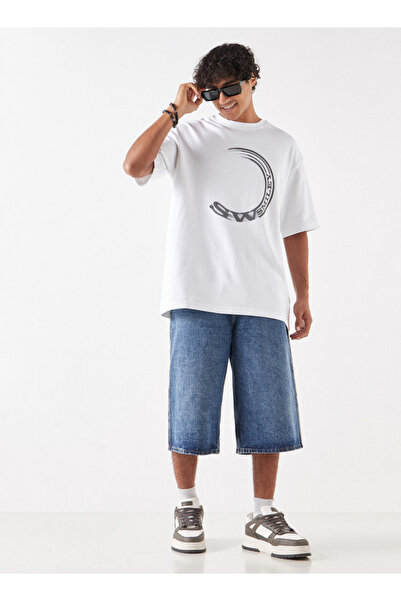 SP Characters تي شيرت بطبعة جرافيكية ورقبة دائرية وأكمام قصيرة