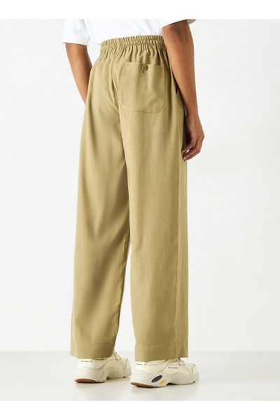 FAV Pants with Drawstring Closure and Pockets
