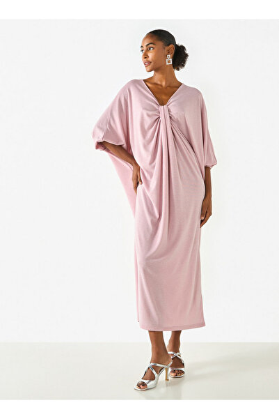 Iconic فستان قفطان منقوش بفتحة رقبة على شكل حرف V وتفاصيل متدلية