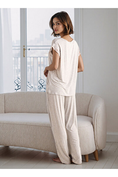 FAV Lace Trim Pyjama Set