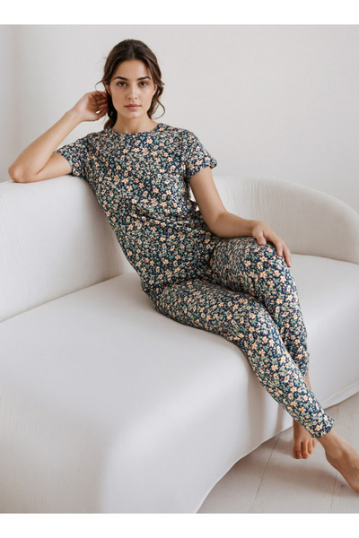 FAV طقم بيجامة تي شيرت وبنطلون