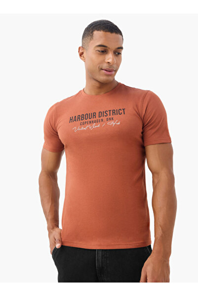 FAV تي شيرت بطبعة شعار مع رقبة دائرية