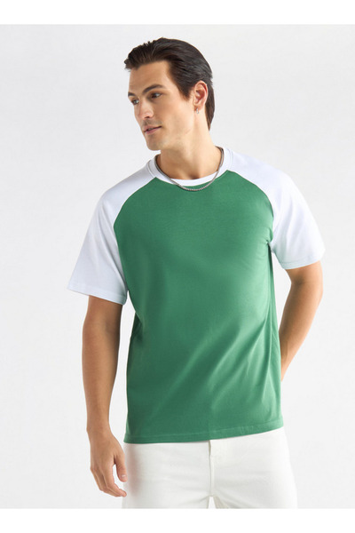 FAV Colourblock T-shirt with Crew Neck and Raglan Sleeves
