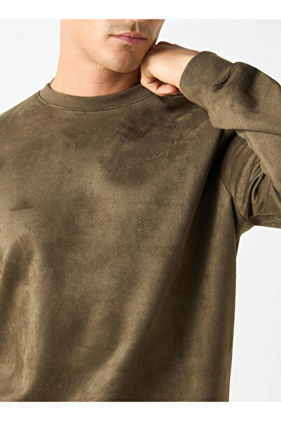 Iconic Solid Sweatshirt with Round Neck and Long Sleeves