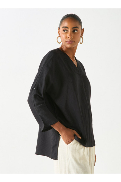 FAV بلوزة ذات رقبة على شكل حرف V وأكمام طويلة