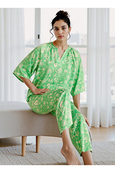 FAV طقم بيجامة وقميص ساتان بطبعة زهور