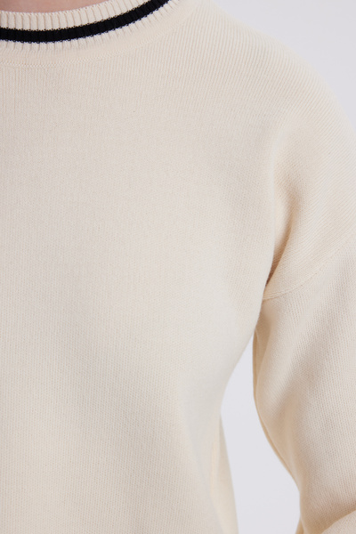 Tudors Women's Oversize Wide Cut Crew Neck Striped White Sweater