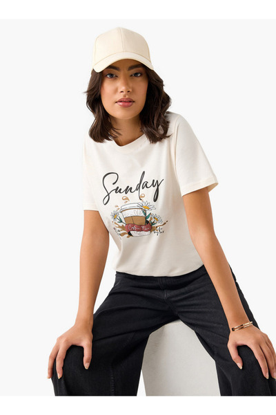 FAV تي شيرت بطبعة رسم فنية