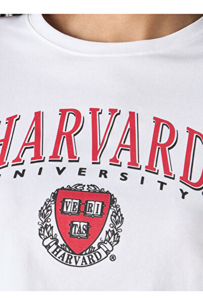 SP Characters تي شيرت مطبوع عليه صورة جامعة هارفارد مع رقبة دائرية وأكمام قصيرة