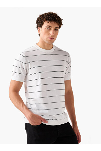 FAV تي شيرت مخطط بياقة دائرية