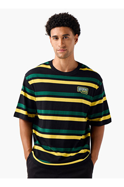 FAV تي شيرت رجالي مخطط بأكمام قصيرة ورقبة دائرية وقصة عادية