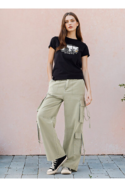 SP Characters تي شيرت بقصّة عادية وطبعة سنوبي