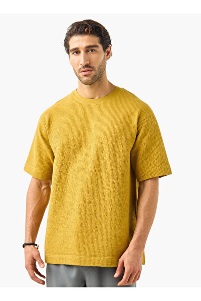 Iconic تي شيرت أيقوني بنقشة الوافل مع رقبة دائرية وأكمام قصيرة