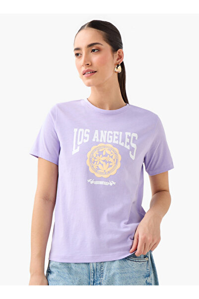 FAV تي شيرت مطبوع عليه شعار الجامعة