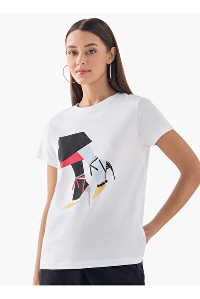 FAV Embroidered Crew Neck T-shirt with Short Sleeves