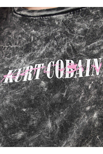 SP Characters تي شيرت مطبوع عليه صورة كيرت كوبين