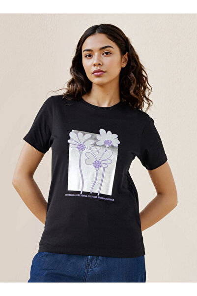 FAV تي شيرت بطبعة زهور ورقبة دائرية