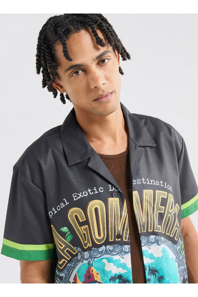 FAV All-over Graphic Print Shirt With Camp Collar And Short Sleeves