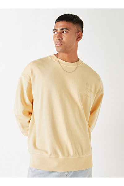 FAV سويت شيرت منقوش بطباعة طباعية، بياقة دائرية وأكمام طويلة