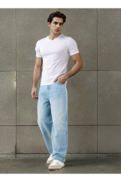 FAV Slim Fit T-shirt with V-neck and Short Sleeves