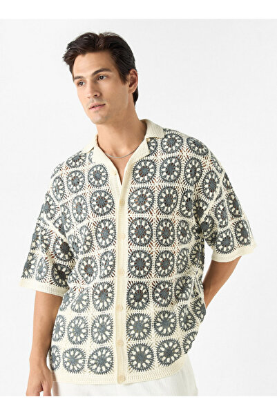 Iconic قميص كروشيه بقصّة عادية مع ياقة معسكر وأكمام قصيرة