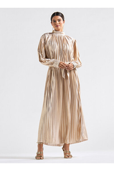 FAV فستان مطوي بياقة عالية وقصة A وأكمام طويلة وحزام للربط